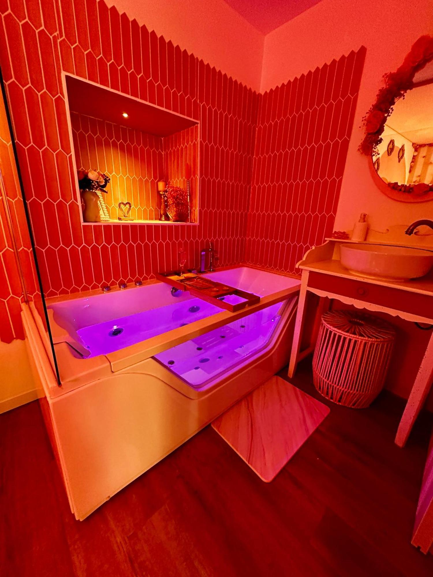 Romantic Room - Balneo - Ciel Etoile - Free Wifi - Netflix - Hyper Centre 뻬제나 외부 사진