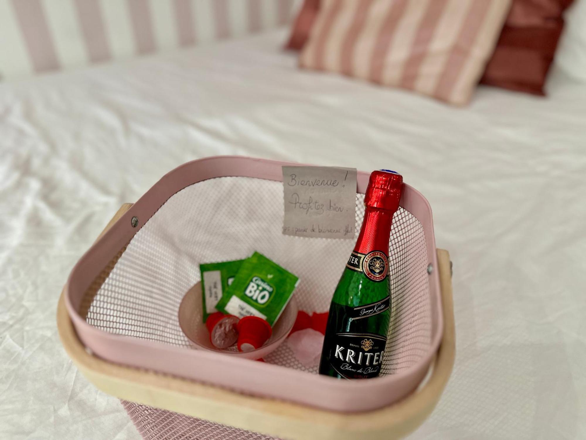Romantic Room - Balneo - Ciel Etoile - Free Wifi - Netflix - Hyper Centre 뻬제나 외부 사진
